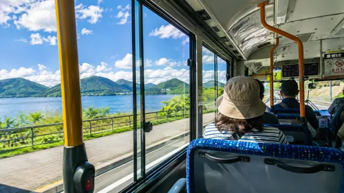 Naik Bus Lokal ke Danau Toya Onsen